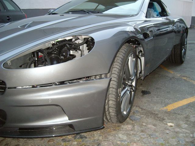 Aston Martin DBS Freie Astonfahrzeug Werkstatt Unfallschaeden