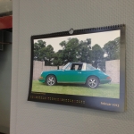 Porsche Owners Club Kalender hängt in der Freiheit 22, 13597 Berlin